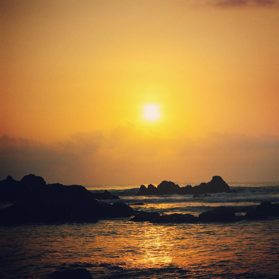 sunset pantai wedi ombo gunungkidul jogja by justinaayu