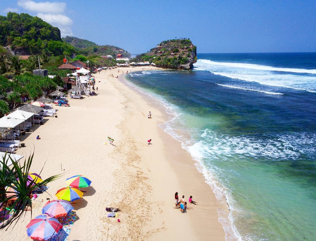 10 Pantai Terindah yang Ada di Yogyakarta Me n Najwa